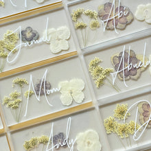 Load image into Gallery viewer, multiple purple floral place cards