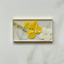 Load image into Gallery viewer, yellow gold floral place cards